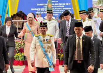 RAMLI Ngah Talib (tengah) pada Majlis Istiadat Penganugerahan Darjah Kebesaran Bintang dan Pingat Kehormatan Negeri Pulau Pinang Tahun 2025 di Dewan Sri, George Town, Pulau Pinang.
