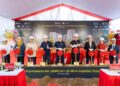 CHOONG Kai Wai (tengah) bersama Zaimah Osman (dua dari kiri) dan Sherman Kam (empat dari kanan) semasa majlis pecah tanah Setia Garden Residences di EcoXuan di Ho Chi Minh City, Vietnam pada 26 Julai lalu.