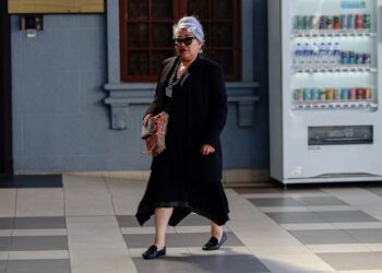 SITI Kasim hadir bagi keputusan kes saman terhadap JAWI dan 22 pihak lain berhubung tangkapan secara salah yang dibuat terhadapnya di Mahkamah Tinggi Kuala Lumpur.
