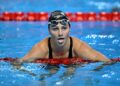 SUMMER McIntosh selepas kejayaannya meraih emas acara 400 meter (m) gaya bebas wanita di Kejohanan Akuatik Dunia di Singapura, hari ini. - AFP