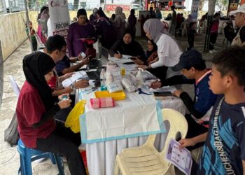 PROTECTHEALTH melaksanakan saringan kesihatan PeKa B40 secara turun padang termasuk lawatan dari rumah ke rumah. 