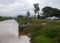 KETIADAAN penghadang jalan di sepanjang Sungai Korok mendatangkan risiko berlakunya kemalangan jalan raya terutamanya kereta yang terbabas ke sungai- UTUSAN/SHAHIR NOORDIN.