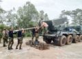 TENTERA Kemboja mengisi semula pelancar roket BM-21 di wilayah Preah Vihear selepas berbalas serangan dengan tentera Thailand, semalam. – AFP