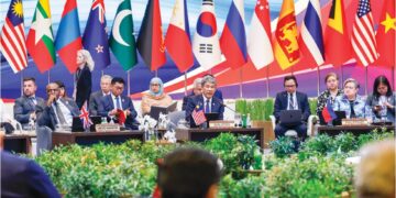 MOHAMAD Hasan pada Forum Serantau ASEAN sempena Mesyuarat Menteri-Menteri Luar ASEAN Ke-58 di Pusat Konvensyen Kuala Lumpur, semalam. – UTUSAN/SHIDDIEQIIN ZON