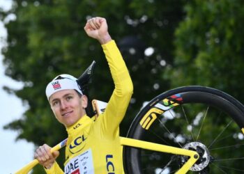 Tadej Pogacar muncul juara keseluruhan Tour de France buat kali keempat dalam tempoh enam tahun. - AFP