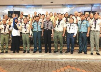 Persekutuan  Pengakap Malaysia dan delegasi ahli Baden-Powell Scout Club daripada  Hong Kong bergambar bersama selepas majlis Jamuan Mesra Persahabatan (Fellowship Dinner) yang diadakan di ibu negara baru-baru ini.