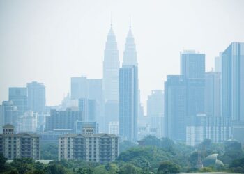 SUASANA Kuala Lumpur yang 
mula diselubungi jerebu jelas 
kelihatan semalam. 
 MINGGUAN ISKANDAR ISHAK