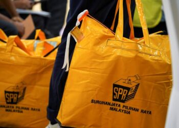 PEMBERIAN wang rasuah pilihan raya untuk menang merupakan kesalahan jenayah mengikut perundangan negara.