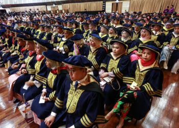 UNIVERSITI perlu membentuk mahasiswa yang bukan sahaja cemerlang akademik tetapi juga memiliki jati diri kukuh, kemahiran insaniah dan ketahanan mental untuk menghadapi cabaran global.