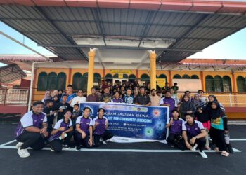 MAHASISWA UPM yang menjayakan  Program Jalinan Siswa: Technology for Community (TechCom) di Masjid Kampung Baru Si Rusa, Port Dickson, Negeri Sembilan, baru-baru ini.
