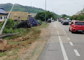 KEADAAN lokasi kemalangan di Kilometer 60 Jalan Kota Bharu-Gua Musang berhampiran Bukit Sireh, Kuala Krai, Kelantan-IHSAN POLIS.