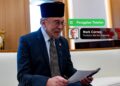 ANWAR Ibrahim menerusi panggilan telefon bersama Mark Carney sempena lawatan rasminya ke Paris, Perancis.