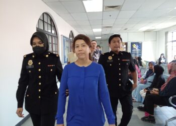 SAHELA Abdul Rahim didakwa atas tuduhan pecah amanah di Mahkamah Sesyen Johor Bahru, Johor, hari ini.