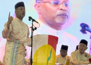 ZAMBRY Abd. Kadir ketika merasmikan Mesyuarat Perwakilan UMNO Bahagian Merbok di Maktab Rendah Sains Mara (MRSM) Merbok di Sungai Petani.
