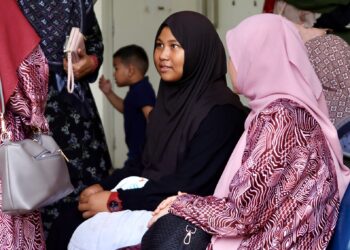 PUTRI Qisya yang sekelip mata menjadi yatim piatu berkata dia bermimpikan arwah bapanya itu pada awal pagi tadi sebelum menerima berita kematian mereka.