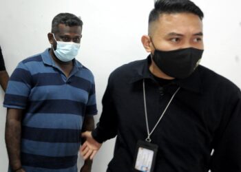 P. SATTIASEGAR mengaku tidak bersalah atas tuduhan memberi rasuah RM100 kepada anggota polis di Mahkamah Sesyen Johor Bahru.