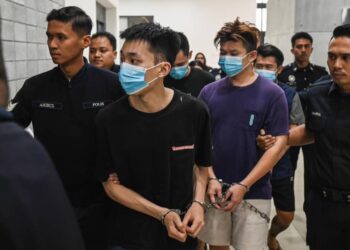 KESEMUA tertuduh dibawa Mahkamah Ampang hari ini bagi didakwa atas pelbagai pertuduhan mengedar dan memiliki dadah.