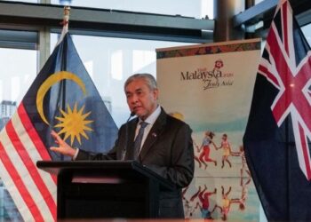 AHMAD ZAHID Hamidi berucap pada sesi libat urus Majlis Perniagaan ASEAN-New Zealand di Auckland, hari ini.