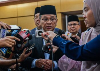 Menteri di Jabatan Perdana Menteri (Hal Ehwal Agama), Datuk Dr Mohd Na’im Mokhtar ketika ditemui wartawan di Majlis pra pelancaran Majlis Tilawah dan Hafazan Al-Quran peringkat Antarabangsa ke-65 tahun di WTC, Kuala Lumpur hari ini. / M. FIRDAUS M. JOHARI