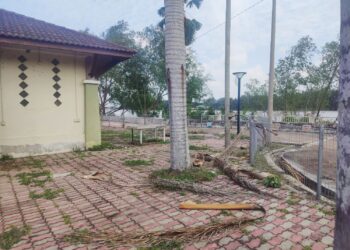 KEADAAN premis perniagaan tidak terurus dan lengang di Sabak Bernam Waterfront, Sabak Bernam, Selangor.
