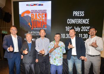FRANK See (dua dari kanan) bersama dif-dif kehormat ketika Sidang Media Genting Highlands International Base Jump 2025 yang berlangsung di NCT Group of Companies, Puchong, hari ini.