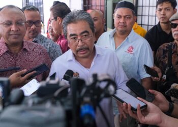 JOHARI Abdul Ghani ketika ditemui pemberita di Desa Pandan, Kuala Lumpur.-UTUSAN/M. FIRDAUS M. JOHARI