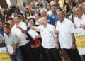 CHAN Foong Hin (empat dari kanan) ketika hadir pada program penyampaian Skim Insentif Pembiayaan TSPKS 2.0 di Kudat, Sabah hari ini.