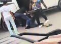 TANGKAP layar satu rakaman video yang tular di media sosial menunjukkan seorang lelaki dipukul oleh beberapa orang suspek sebelum dipaksa untuk masuk ke dalam sebuah kenderaan pacuan empat roda di Nibong Tebal, Pulau Pinang.-GAMBAR/MEDIA SOSIAL