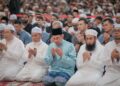 ANWAR Ibrahim beramah mesra bersama pendakwah pada program Malaysia Bermunajat 2025 yang berlangsung di Masjid Putra, Putrajaya. - UTUSAN/FAIZ ALIF ZUBIR
