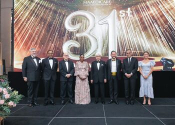 TUANKU Muhriz Tuanku Munawir berkenan menghadiri Majlis Makan Malam Amal anjuran Yayasan Amal Maaedicare bagi mengumpul dana untuk pesakit buah pinggang dan jantung di Kuala Lumpur. - UTUSAN/AFIERA ZULAIERA
