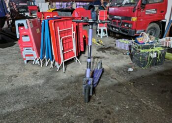 ANTARA peralatan yang disita DBKL dalam operasi penguatkuasaan di pesiar kaki lima sekitar Jalan Sultan, semalam.