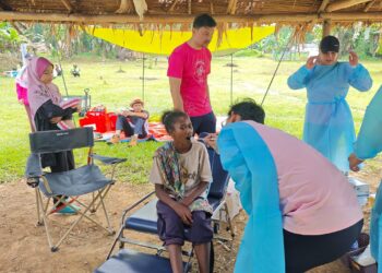 Proses pensampelan termasuk mengumpul data melibatkan Orang Asli.