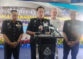 Datuk Rusdi Mohd. Isa  pada sidang akhbar selepas merasmikan Pangkalan Cawangan MPV di Jinjang di sini hari ini. 
