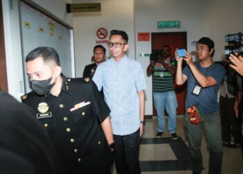 NAS Suffian Nasrun didakwa atas lima pertuduhan berkaitan kes pengubahan wang haram berjumlah hampir RM1 juta di Mahkamah Sesyen Shah Alam hari ini.