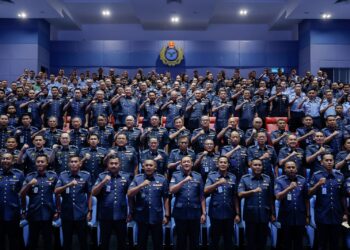 Panglima Tentera Udara, Jeneral Datuk Seri Muhamad Norazlan Aris bergambar pada Majlis Perintah Ulung Panglima Tentera Udara ke-21, di Pangkalan Udara Subang, di sini hari ini. Foto: SHIDDIEQIIN ZON