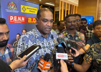 RAMANAN (tengah) ketika ditemui pemberita selepas menghadiri Majlis Taklimat dan Penyerahan Pembiayaan PENN 2.0 di Seberang Jaya, Pulau Pinang.-UTUSAN/SITI NUR MAS ERAH AMRAN