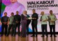 ASYRAF Wajdi (tiga dari kanan) ketika menghadiri Program SALES2U@GIATMARA Pulau Pinang di Bukit Mertajam, Pulau Pinang hari ini.