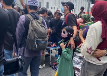 KANAK-kanak turut kelihatan hadir pada penganjuran Himpunan Turun Anwar di ibu negara hari ini.