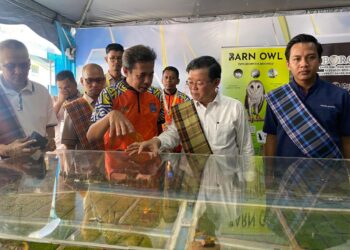 CHOW Kon Yeow (dua dari kanan) pada Majlis Penutup Hari Peladang, Penternak dan Nelayan Negeri Pulau Pinang di MARDI Kepala Batas, Pulau Pinang hari ini.