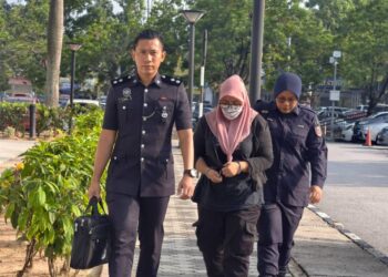 NOORAZWIN Zullkifli hadir ke Mahkamah Sesyen Seremban bagi didakwa atas pertuduhan pecah amanah melibatkan wang berjumlah hampir RM200,000 milik sebuah koperasi antara tahun 2023 hingga 2024.-UTUSAN/NOR SHAFAWATI YUP