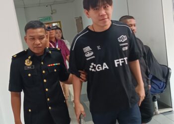 TAN KAI DEE didakwa memberi rasuah kepada penguat kuasa MBIP sebanyak RM 2,000 di Mahkamah Sesyen Johor Bahru.