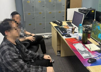 ANTARA dua individu ditahan ketika serbuan di sebuah premis yang dipercayai beroperasi sebagai pusat panggilan promosi aktiviti perjudian semalam.