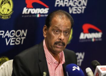 DATUK S.Sivasundaram ketika sidang media pembaharuan perjanjian penajaan antara FAM dan Kronos Malaysia bagi tempoh 2025 hingga 2027 sebagai penaja rasmi pakaian pengadil kebangsaan. -UTUSAN/AFIQ RAZALI