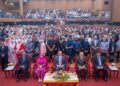 AHMAD Zahid Hamidi bergambar bersama mahasiswa pada Majlis Merasmian Program TVET MSU. - UTUSAN/SADDAM YUSOFF