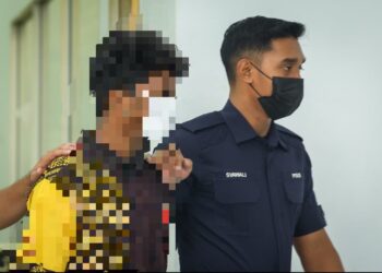 PELAJAR tingkatan satu yang sengaja mendatangkan kecederaan terhadap gurunya hadir ke Mahkamah Majistret Kajang.