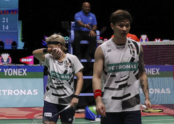 CHEN Tang Jie-Toh Ee Wei tewas kepada pasangan China, Jiang Zhen Bang-Wei Ya Xin 12-21, 16-21 pada aksi separuh akhir Terbuka Jepun di Gimnasium Metropolitan Tokyo, hari ini.