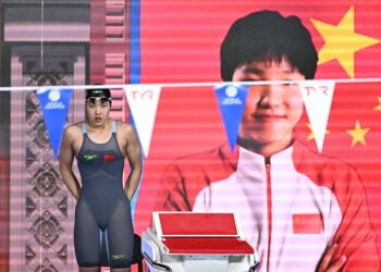 Perenang China, Yu Zidi bersedia untuk memulakan separuh akhir acara renang rampaian individu 200 meter (m) wanita semasa Kejohanan Akuatik Dunia 2025 di Singapura, kelmarin. - AFP
