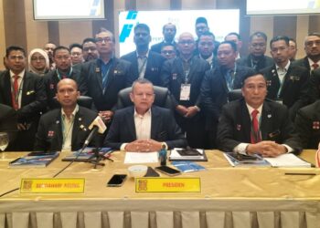 AMINUDDIN Awang (tengah) ketika sidang akhbar sempena Kajian Pertengahan Penggal NUTP Bagi Sesi 2023-2026 di Teluk Bahang, Pulau Pinang, hari ini.