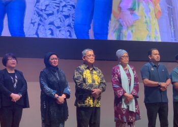 AARON Ago Dagang (tiga dari kiri) sewaktu majlis Citra Negaraku Tahun 2025 di Hotel Le Quadri by UCSI, hari ini. - UTUSAN/HANAFI ZULKEFLI