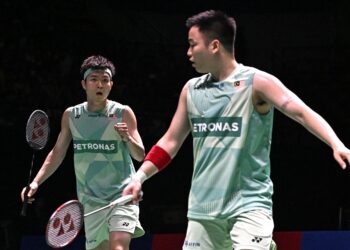 AARON Chia-Soh Wooi Yik menewaskan pasangan Perancis, Christo Popov-Toma Junior Popov 21-17, 21-18 pada aksi pusingan kedua yang berlangsung di Gimnasium Pusat Sukan Olimpik, Changzhou hari ini. - AFP